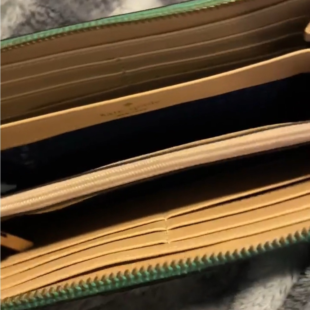 Like New Kate Spade King Wallet - Picture 2 of 3